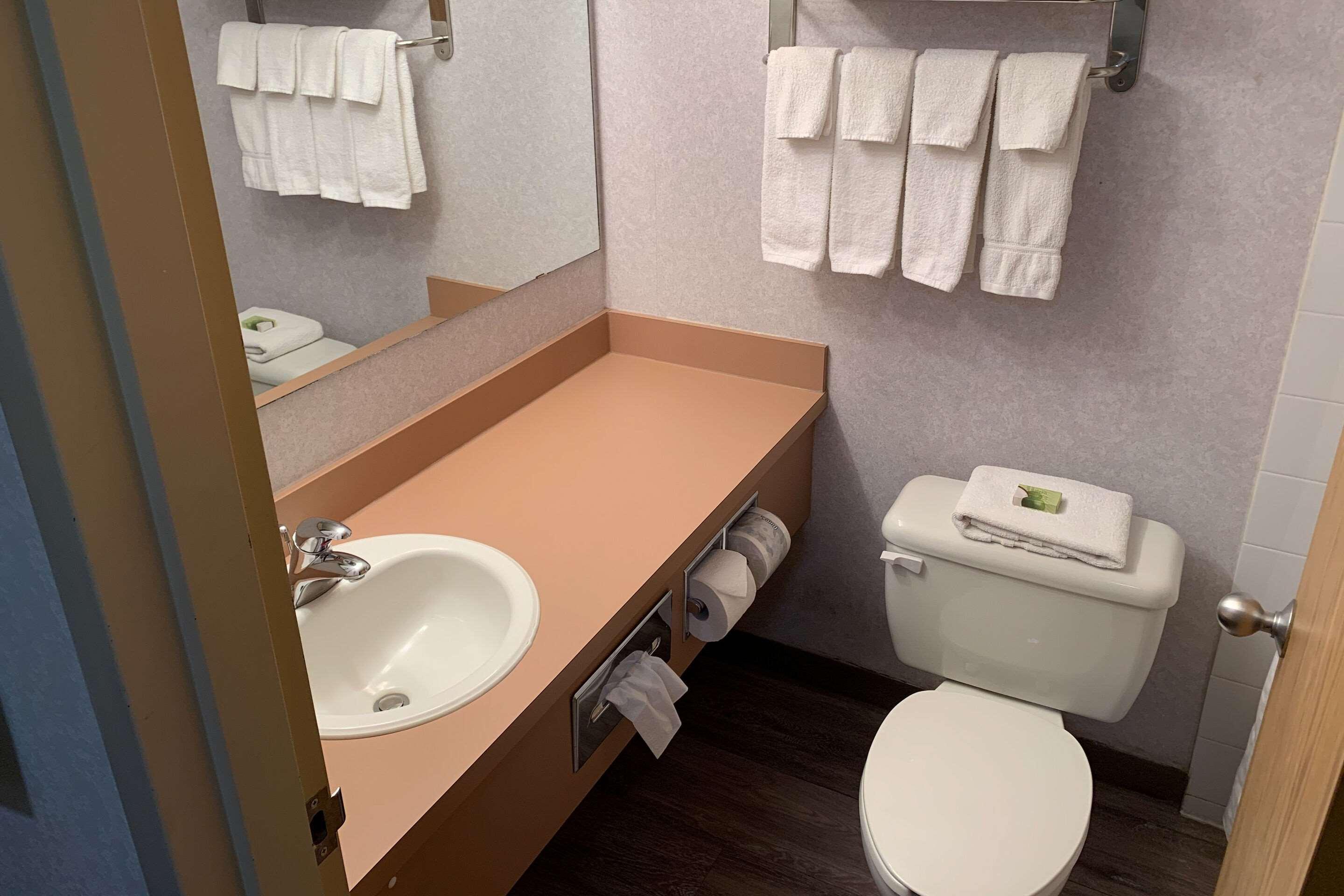 Rodeway Inn Baltimore Bagian luar foto