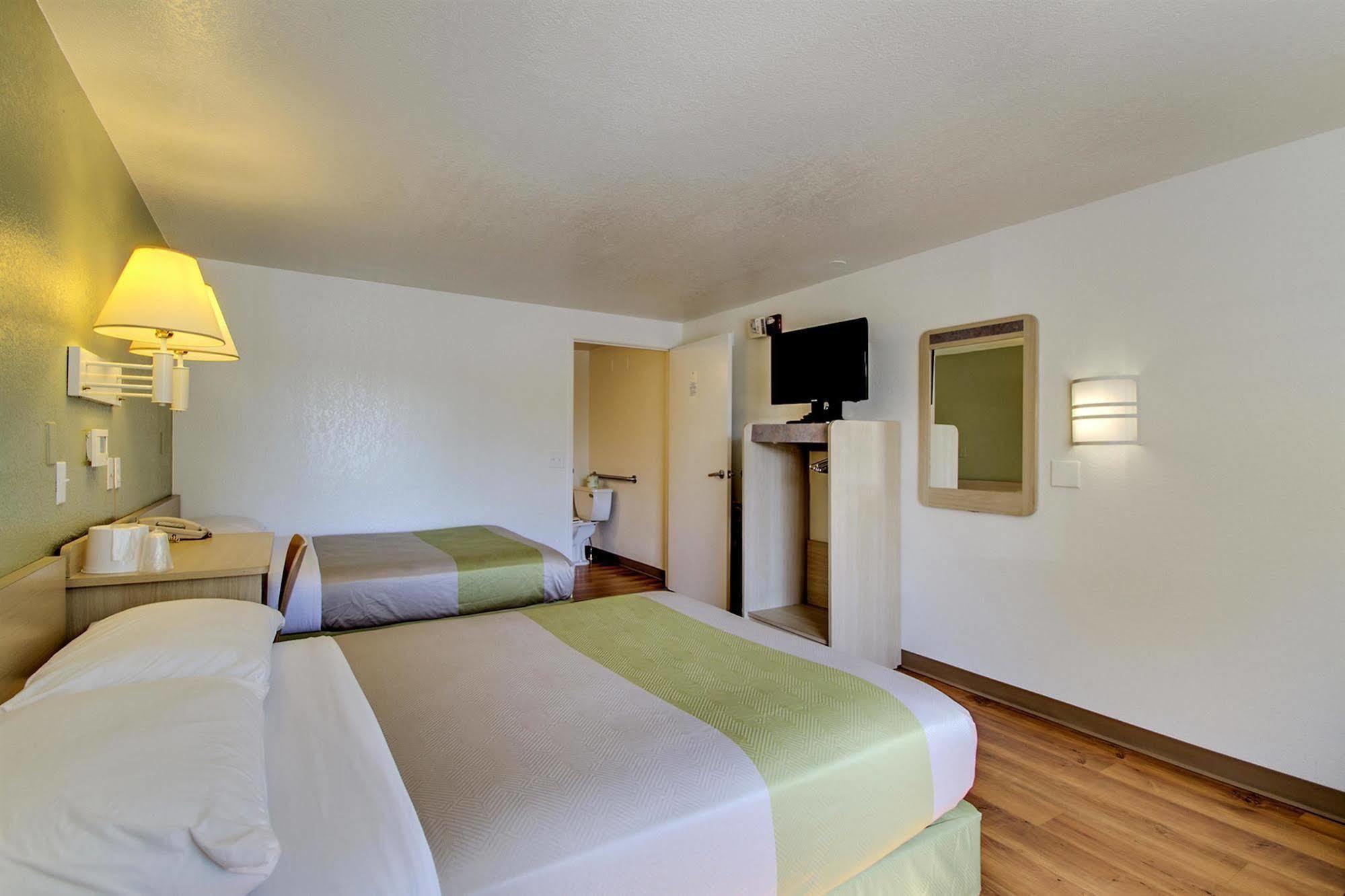 Rodeway Inn Baltimore Bagian luar foto