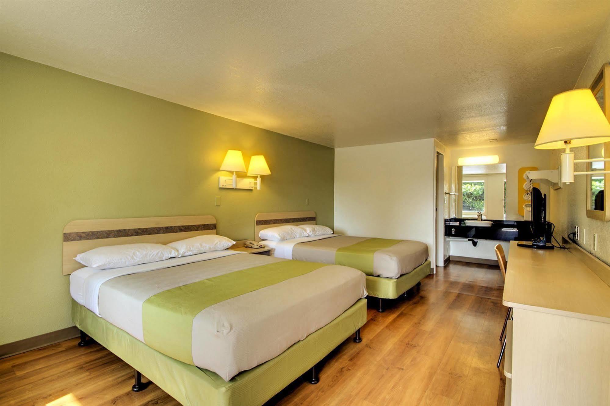 Rodeway Inn Baltimore Bagian luar foto