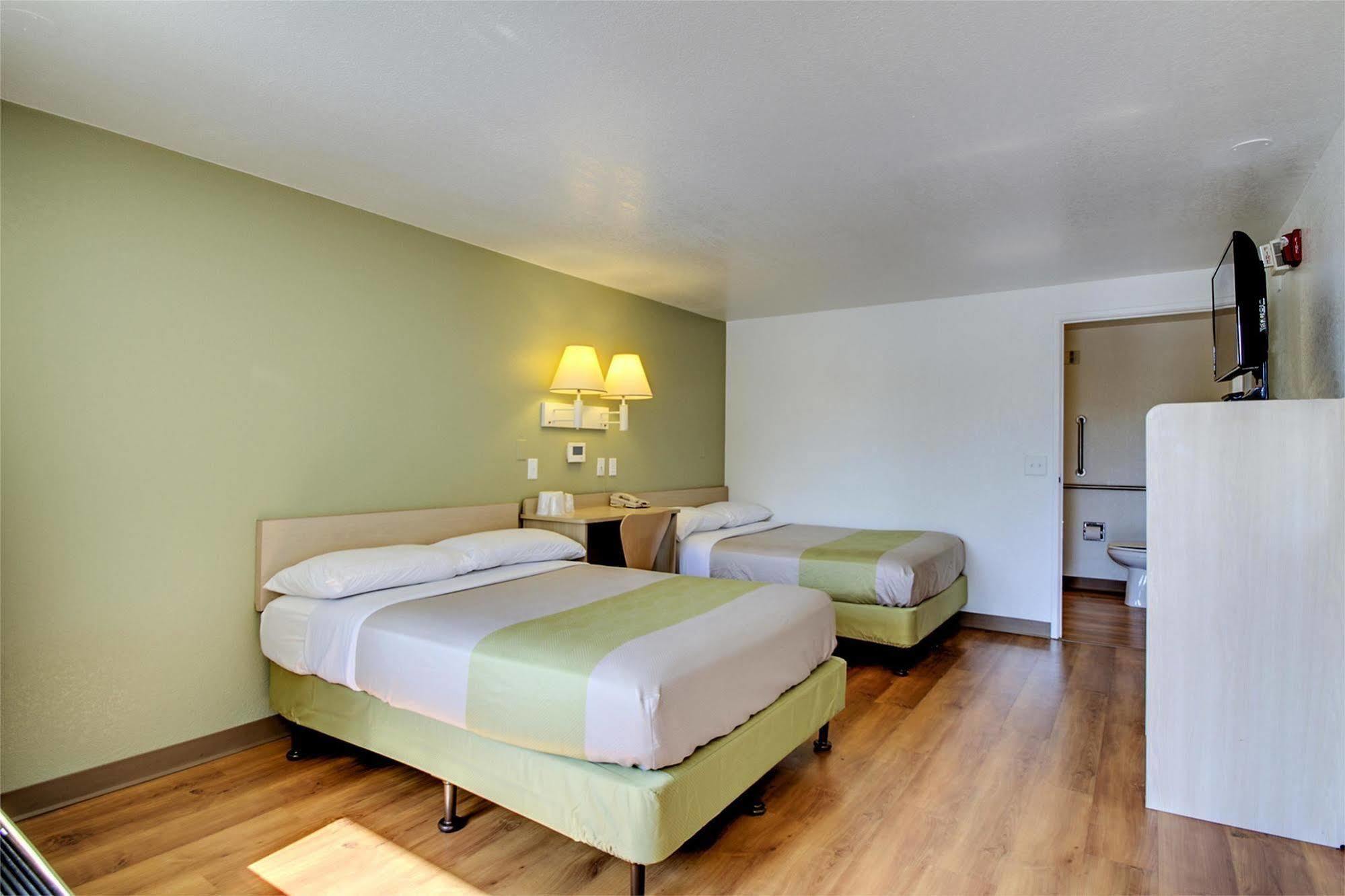 Rodeway Inn Baltimore Bagian luar foto