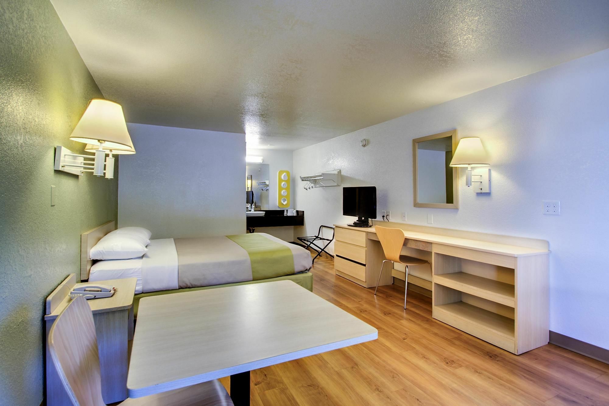 Rodeway Inn Baltimore Bagian luar foto